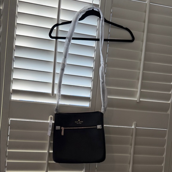 kate spade Handbags - Kate Spade Black Crossbody Bag